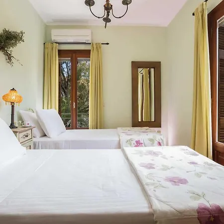 Agia Marina Sleeps 4 With Pool Air Con And Wifi Villa Lefkáda