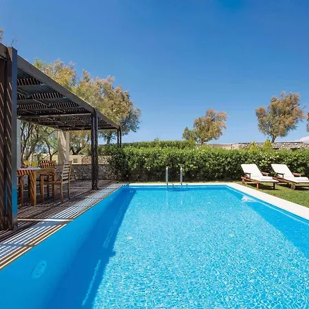 别墅 Agia Marina Sleeps 4 With Pool Air Con And Wifi *